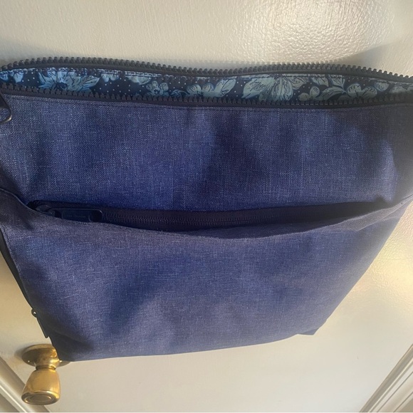 Vera Bradley ReActive Hipster Stylish Denim Blue Crossbody Bag - Picture 4 of 6